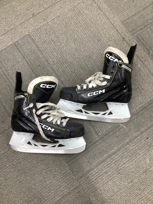 Vist Large View of Product Image Which is Used CCM AS 550 Intermediate Hockey Skate Intermediate 5.0