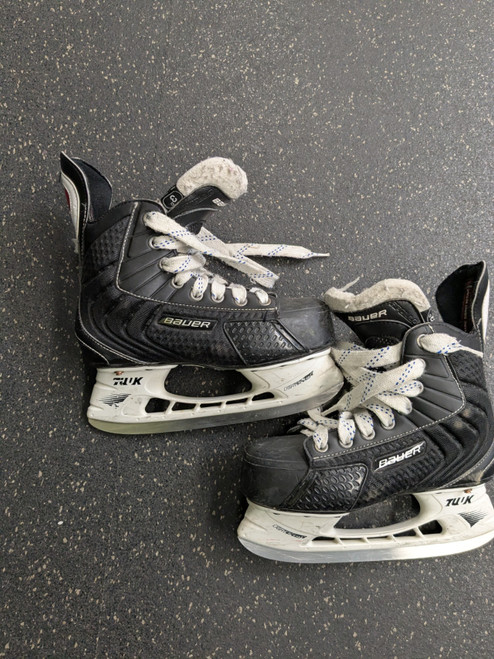 Vist Large View of Product Image Which is Used Bauer APOLLO Junior Hockey Skate Junior 03