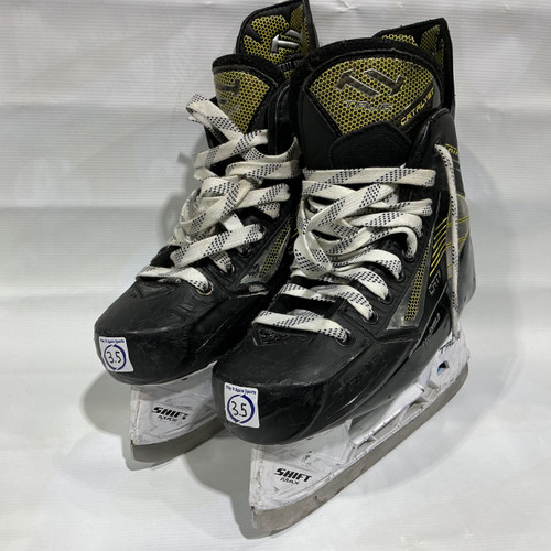 Vist Large View of Product Image Which is Used True CATALYST CAT 7 Junior Hockey Skate Junior 03.5