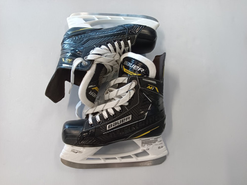 Vist Large View of Product Image Which is Used Bauer SUPREME Junior Hockey Skate Junior 02