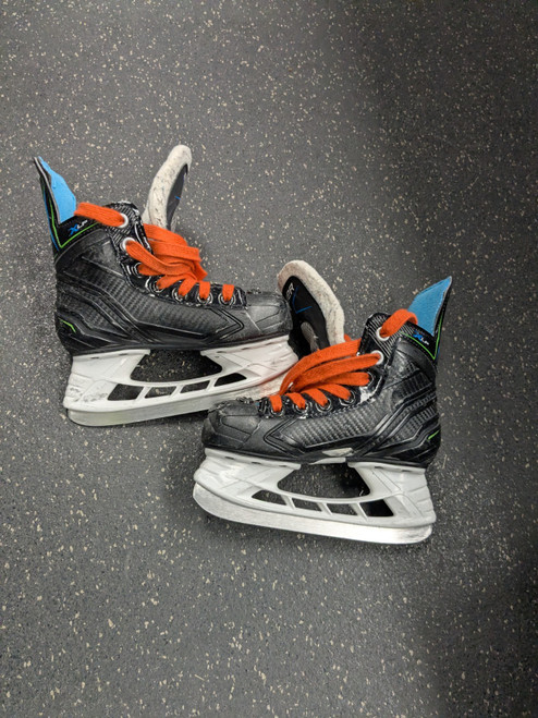 Vist Large View of Product Image Which is Used Bauer XLP Youth Hockey Skate Youth 11.0