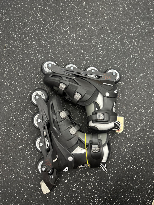 Vist Large View of Product Image Which is Used RollerDerby V500 ADJ 6-9 Senior Rec Fitness Skates Black Adjustable