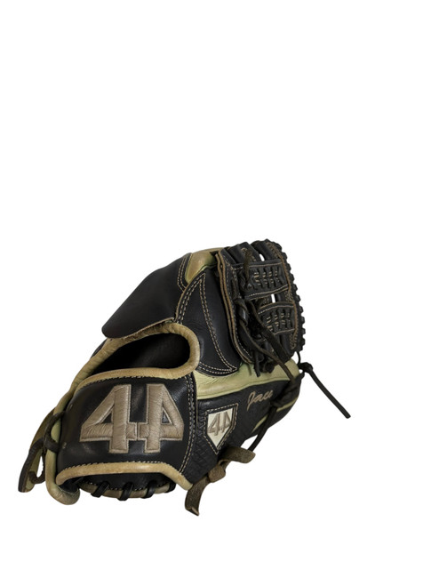 Vist Large View of Product Image Which is Used 44 Pro Signature Series 11" Glove RH Throw (Customized)