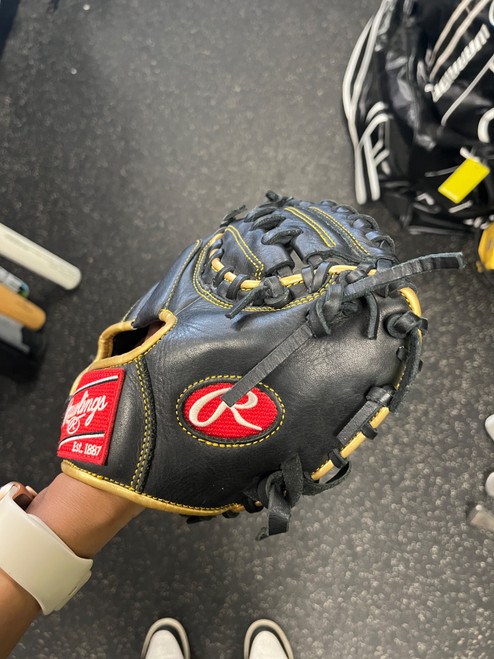 Vist Large View of Product Image Which is Used Rawlings R9TRCM BB/SB Catchers RH Throw Black 27”