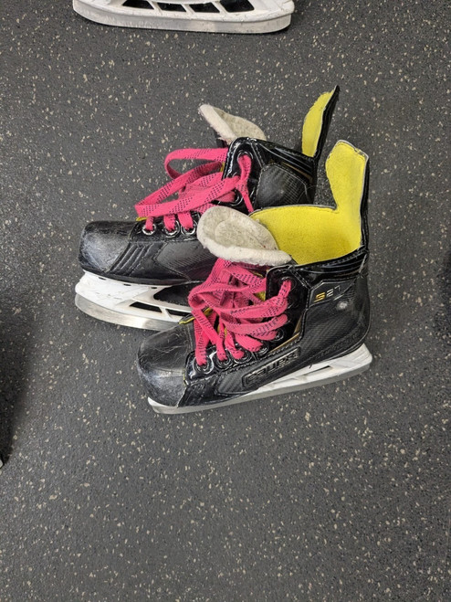 Vist Large View of Product Image Which is Used Bauer S27 Youth Hockey Skate Youth 12.0