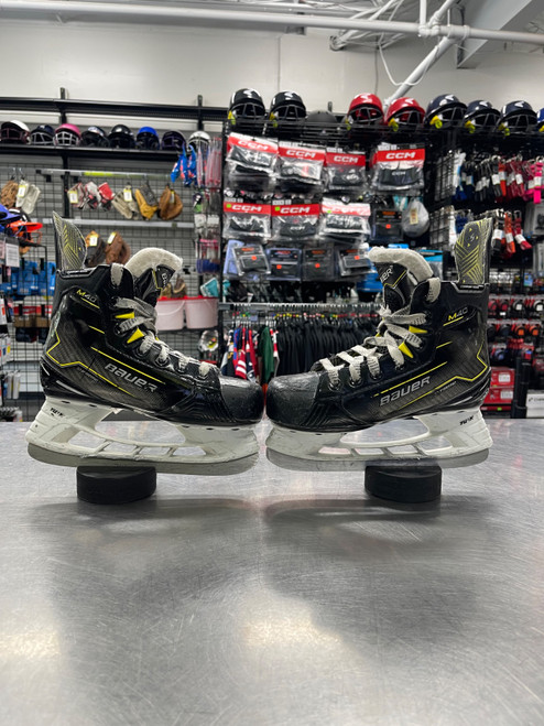 Vist Large View of Product Image Which is Used Bauer M40 Youth Hockey Skate Youth 13.5