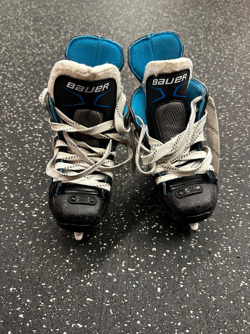 Vist Large View of Product Image Which is Used Bauer XLP Youth Hockey Skate Youth 08.0