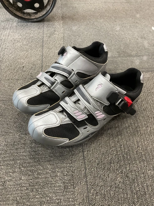 Vist Large View of Product Image Which is Used Specialized 69 Bike Shoes Adult Grey Senior 9