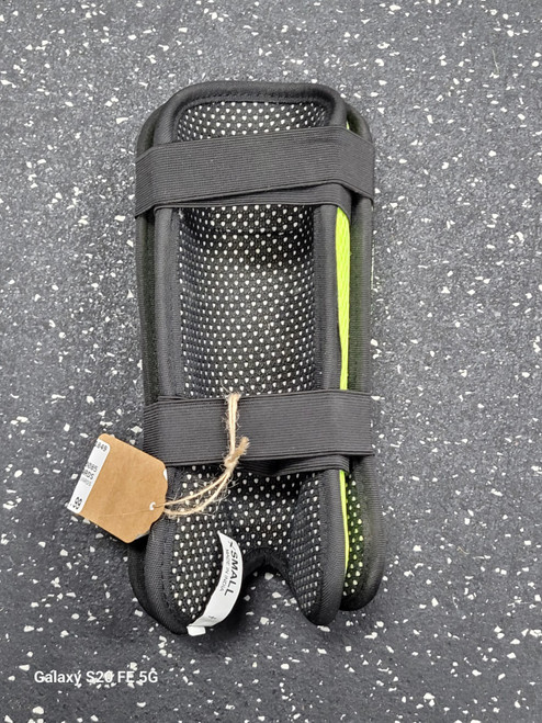 Vist Large View of Product Image Which is Used Cranbarry GREEN SHINGUARDS FH Shin Guards Black 10"