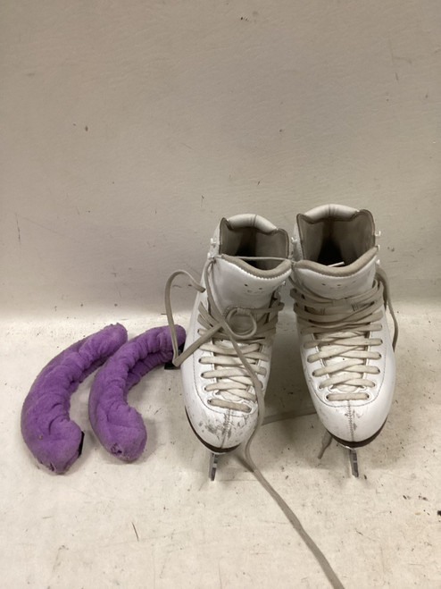 Vist Large View of Product Image Which is Used Risport RF3 Girls Figure Skate White Junior 04