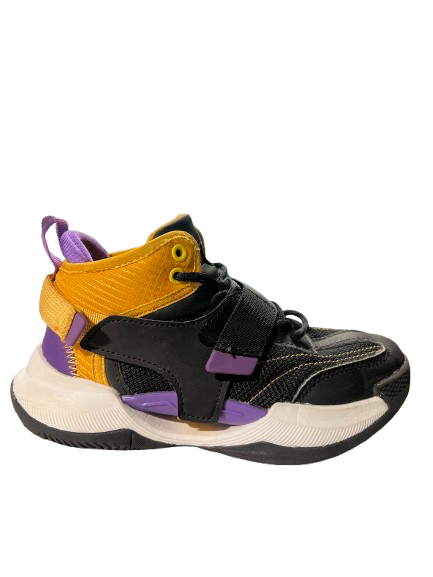 Vist Large View of Product Image Which is Used Basketball Shoes Y Black And Orange Junior 02