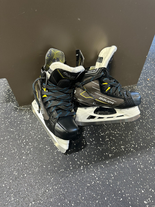 Vist Large View of Product Image Which is Used Bauer SUPREME M40 Junior Hockey Skate Junior 02.5