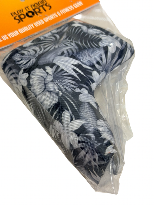 Vist Large View of Product Image Which is Used VIXYN Golf Putter Headcover