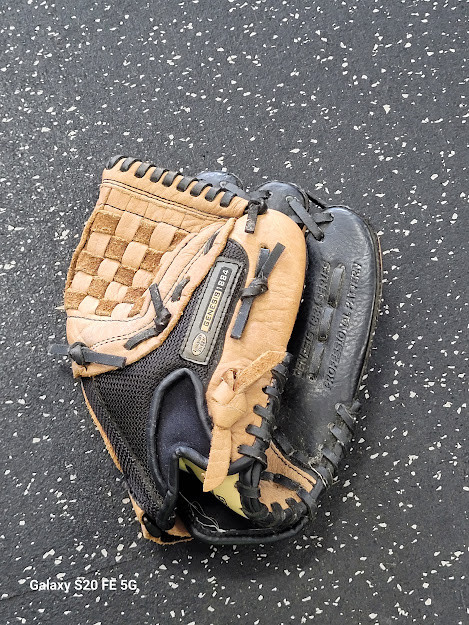 Vist Large View of Product Image Which is Used Louisville Slugger GENESIS 1884 SERIES BB/SB Glove RH Throw Brown 10"