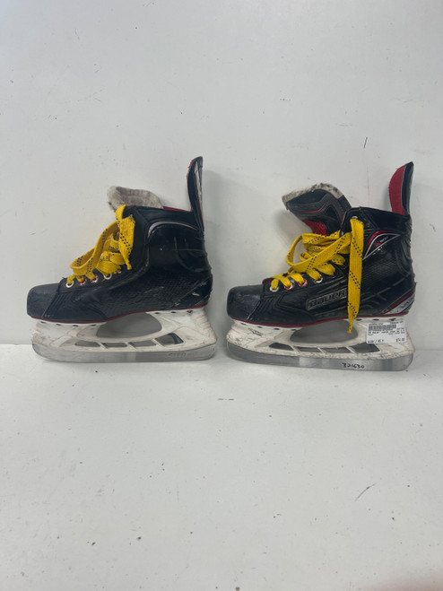 Vist Large View of Product Image Which is Used Bauer VAPOR X500 Junior Hockey Skate Junior 05.5