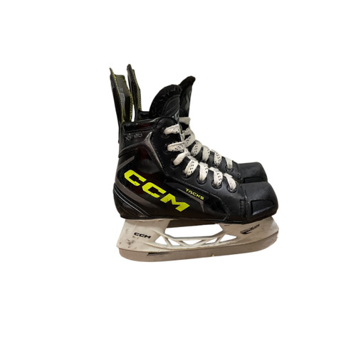 Vist Large View of Product Image Which is Used CCM XF 80 11.5 Youth Hockey Skate Youth 11.5