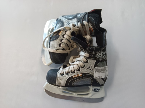 Vist Large View of Product Image Which is Used Easton Youth Hockey Skate Youth 08.0