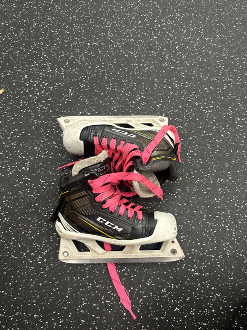 Vist Large View of Product Image Which is Used CCM TACKS 9060 Junior Goalie Skate Junior 02