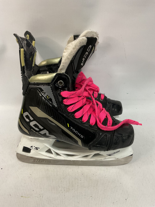 Vist Large View of Product Image Which is Used CCM TACKS AS-V Intermediate Hockey Skate Intermediate 5.0