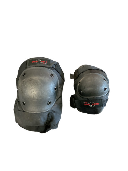 Vist Large View of Product Image Which is Used Inline Protective Set Black Youth