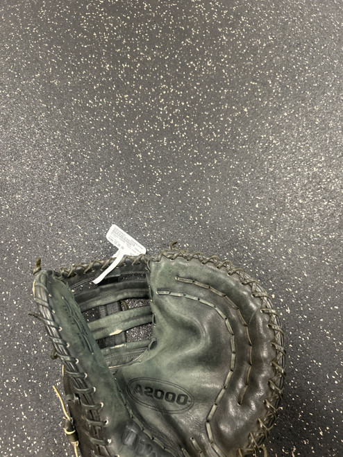 Vist Large View of Product Image Which is Used Wilson A2000 1613 BB/SB First Base RH Throw Black 12 1/4"