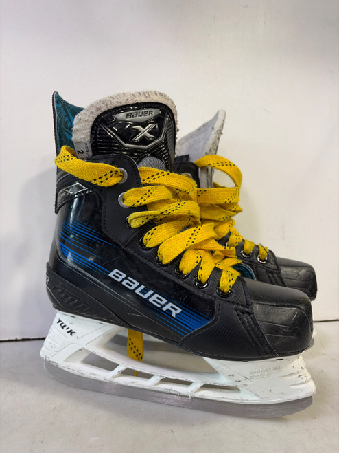 Vist Large View of Product Image Which is Used Bauer X Junior Hockey Skate Junior 02