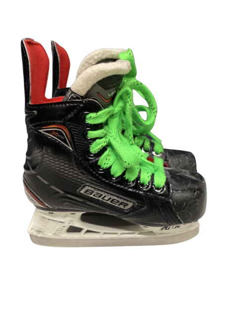 Vist Large View of Product Image Which is Used Bauer VAPOR X500 Youth Hockey Skate Youth 10.0