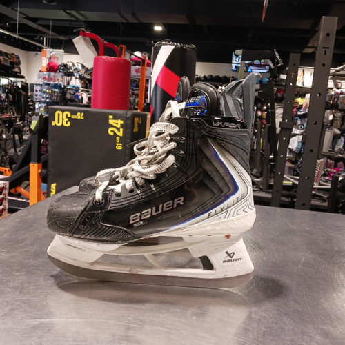 Vist Large View of Product Image Which is Used Bauer VAPOR FLYLITE Intermediate Hockey Skate Intermediate 5.5