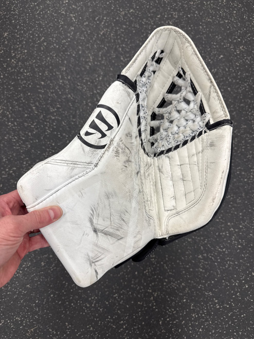 Vist Large View of Product Image Which is Used Warrior RITUAL G6 Junior Goalie Catcher White
