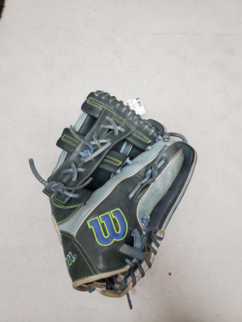 Vist Large View of Product Image Which is Used Wilson A2000 BB/SB Glove RH Throw Grey 12"