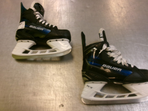 Vist Large View of Product Image Which is Used Bauer X Junior Hockey Skate Junior 03.5