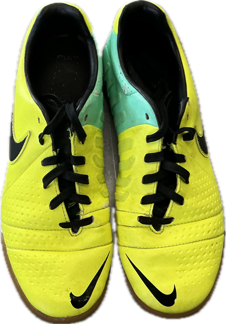 Vist Large View of Product Image Which is Used Nike Soccer Indoor Shoes Yellow Youth 06.5