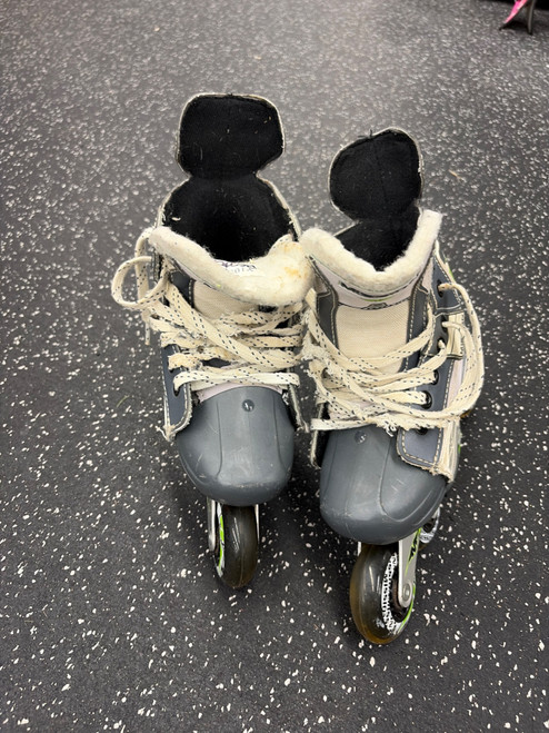 Vist Large View of Product Image Which is Used Mission Roller Hockey Skates Black Youth 10.0