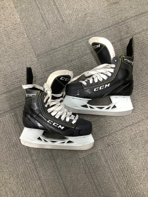 Vist Large View of Product Image Which is Used CCM 9350 Junior Hockey Skate Junior 03