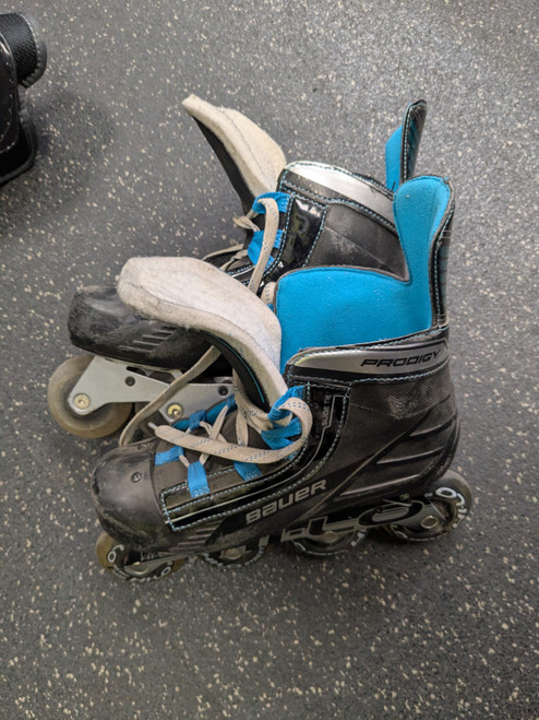Vist Large View of Product Image Which is Used Bauer PRODIGY Junior Rec Fitness Skates Black Junior 03