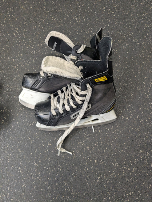 Vist Large View of Product Image Which is Used Bauer SUPREME PRO Junior Hockey Skate Junior 01