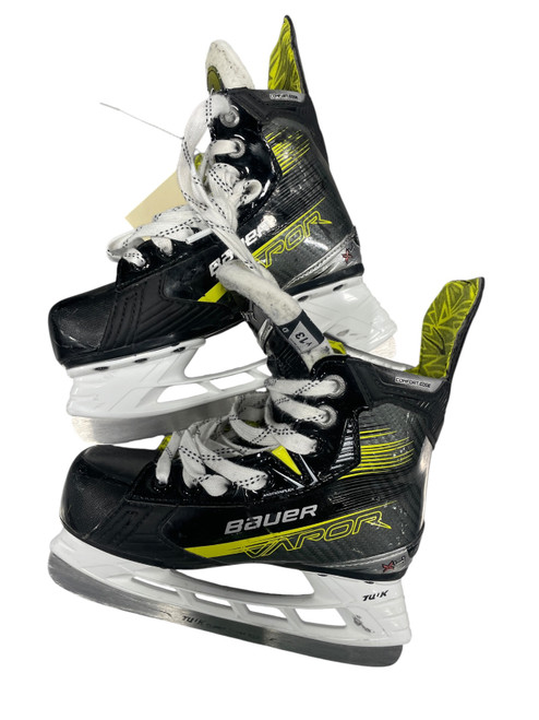 Vist Large View of Product Image Which is Used Bauer VAPOR X4 Youth Hockey Skate Youth 13.0