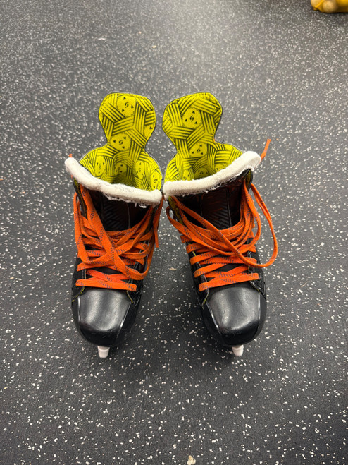Vist Large View of Product Image Which is Used Bauer SUPREME ELITE Intermediate Hockey Skate Intermediate 4.5