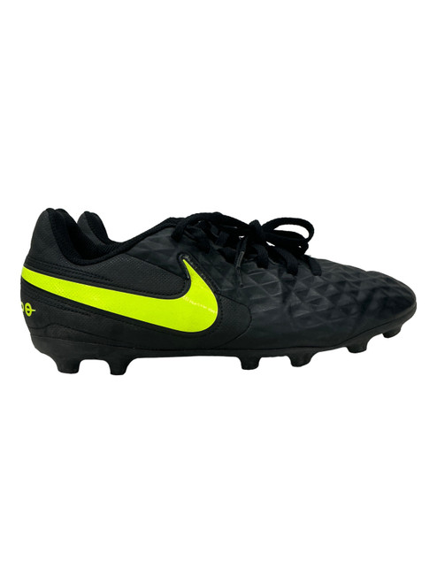 Vist Large View of Product Image Which is Used Nike TIEMPO Soccer Cleats Black Junior 05