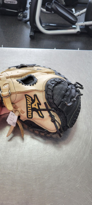 Vist Large View of Product Image Which is Used Mizuno 32.5 BB/SB Catchers RH Throw None 32 1/2"