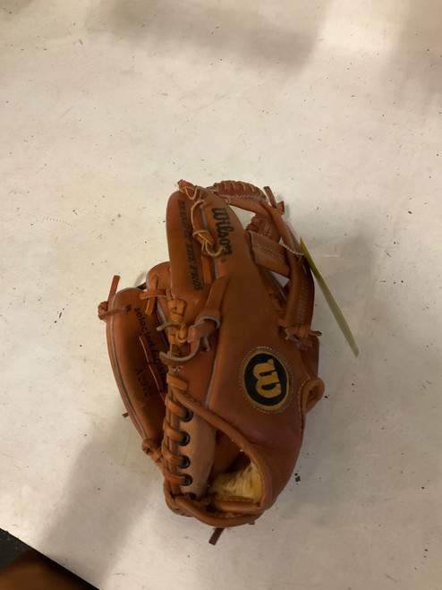 Vist Large View of Product Image Which is Used Wilson A2972 BB/SB Glove LH Throw Brown 10"