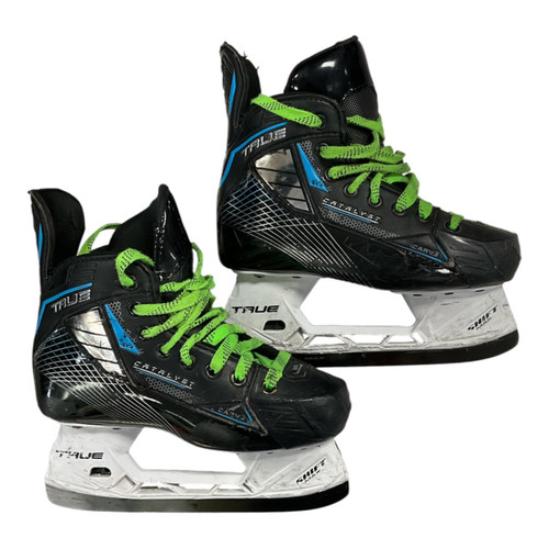 Vist Large View of Product Image Which is Used True CATALYST CARV 2 Junior Hockey Skate Junior 04.5