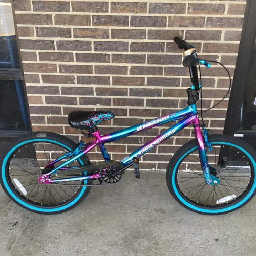 Vist Large View of Product Image Which is Used Genesis ILLUSION 20 IN GIRLS BMX BIKE BMX Bike Girls Purple 20"