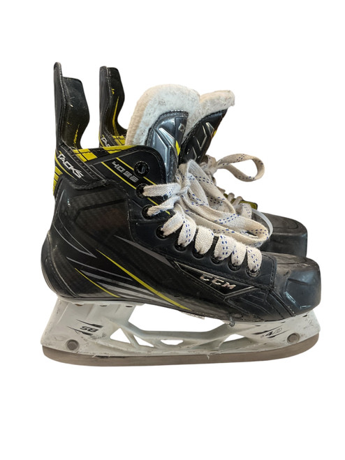 Vist Large View of Product Image Which is Used CCM TACKS 4092 Intermediate Hockey Skate Black Intermediate 5.0