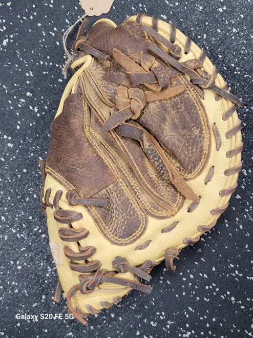 Vist Large View of Product Image Which is Used Akadema AGC 98 BB/SB Catchers RH Throw Brown 32"