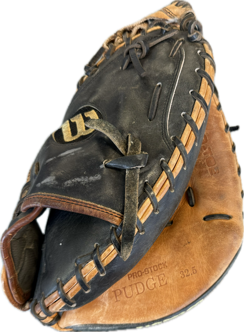 Vist Large View of Product Image Which is Used Wilson A2000 Baseball Catchers RH Throw Black 32 1/2"