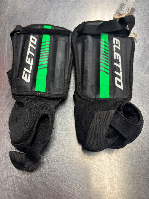 Vist Large View of Product Image Which is Used Eletto Soccer Shin Guards Youth Black SM