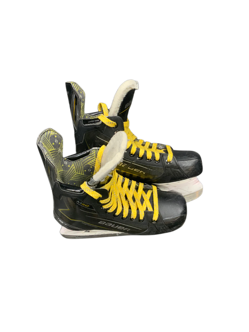 Vist Large View of Product Image Which is Used Bauer SUPREME M40 Intermediate Hockey Skate Intermediate 5.5
