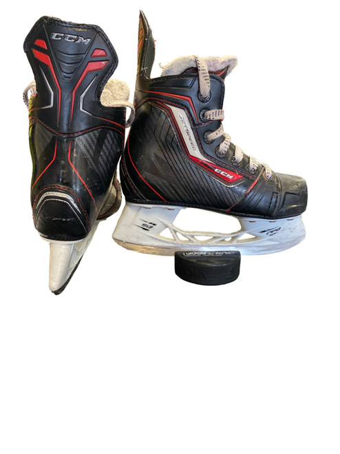 Vist Large View of Product Image Which is Used CCM JETSPEED SKATE Youth Hockey Skate Youth 12.0