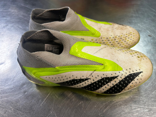 Vist Large View of Product Image Which is Used Adidas PREDATOR Soccer Cleats White Junior 02.5